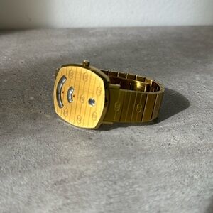 Like new Gucci watch really nice and slick on the wrist